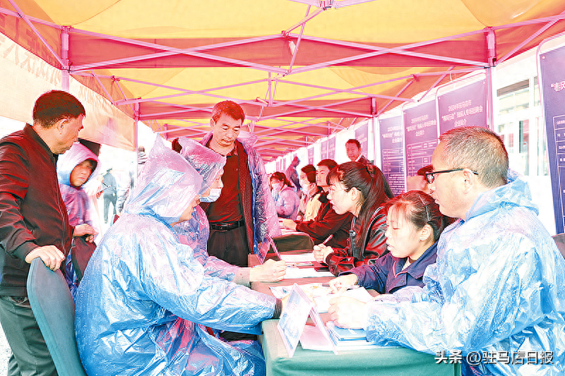 驻马店市“春风行动”残疾人就业专场招聘会举行