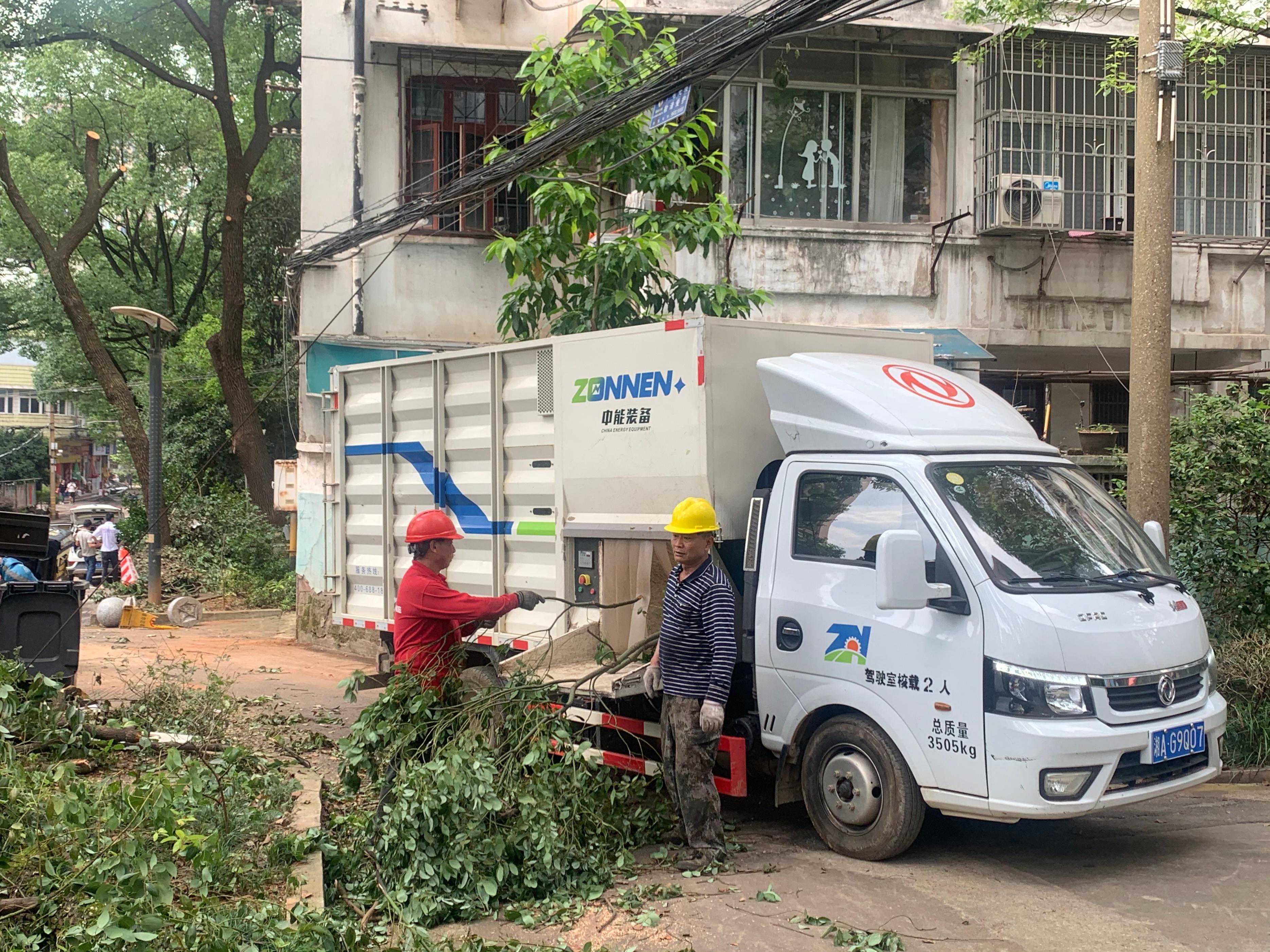 什么树都能粉碎的树木粉碎机，效果超乎你想象