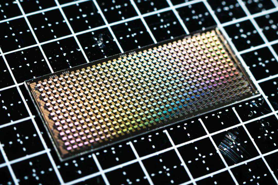 不算太难？500比特量子计算芯片面世
