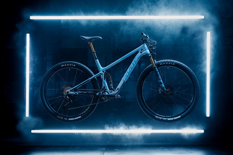 全新第三代竞赛级XC软尾山地车_Pivot Mach 4 SL
