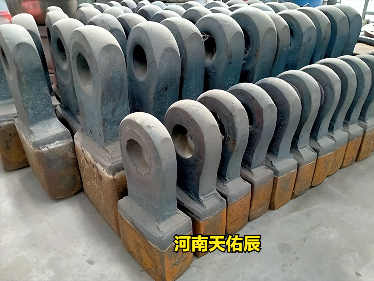 锤式破碎机零部件的维修方法 方箱碎石机配件 高锰钢锤头 耐磨转子盘