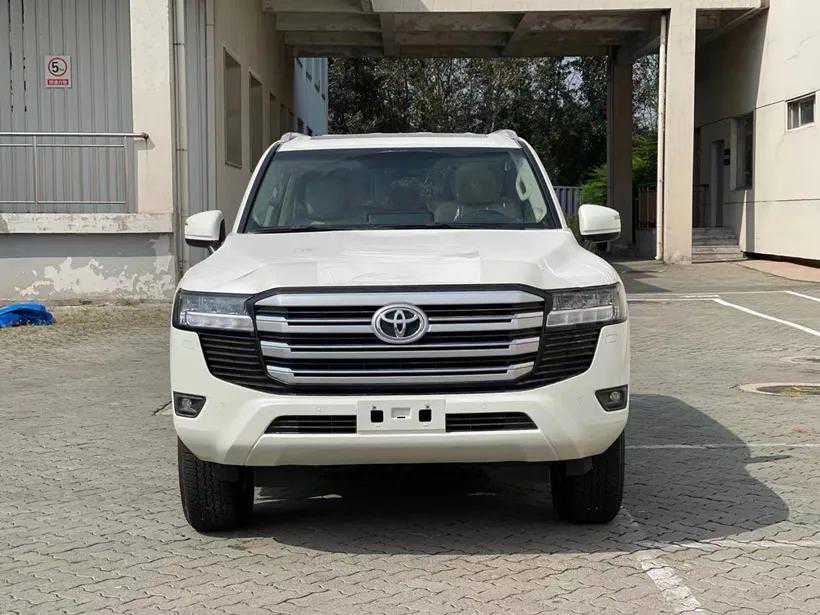 2022款丰田陆巡LC300正式到店，3.5T/4.0L引擎，配双变速箱
