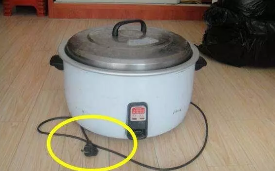 家里这6件电器，用完后万万别忘拔插头，每月电费能省一半
