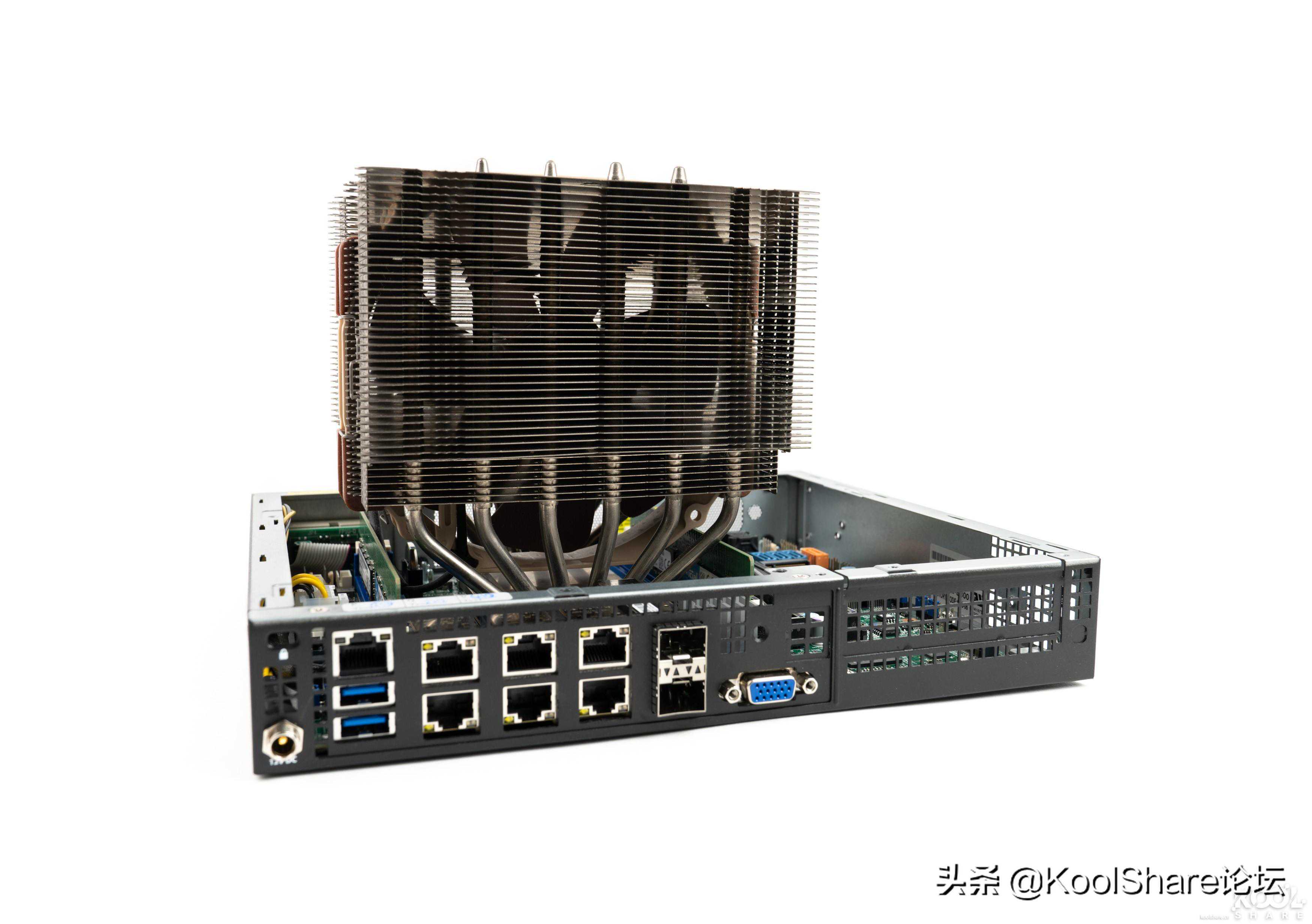 Supermicro 超微 E302-9D 被动散热式服务器开箱拆解评测