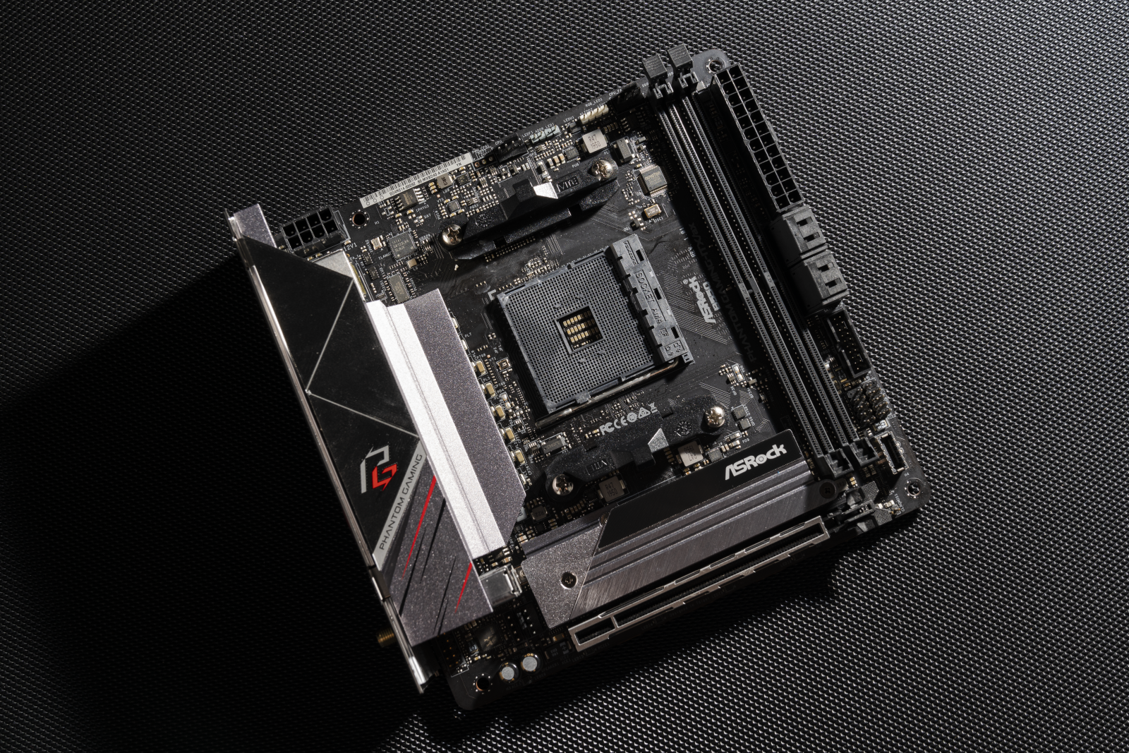 华擎B550 Phantom Gaming-ITX拆解评测