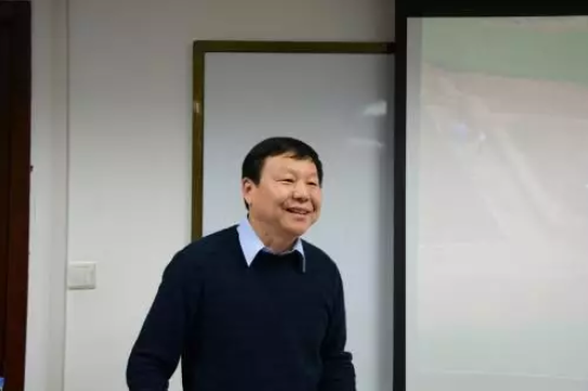 易中天说中华史只有3700年，能这么砍吗？