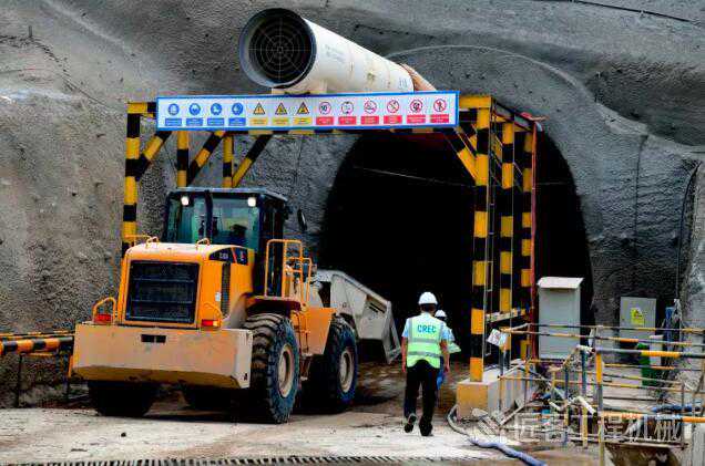 柳工“经典神机”为印尼雅万铁路建设保驾护航