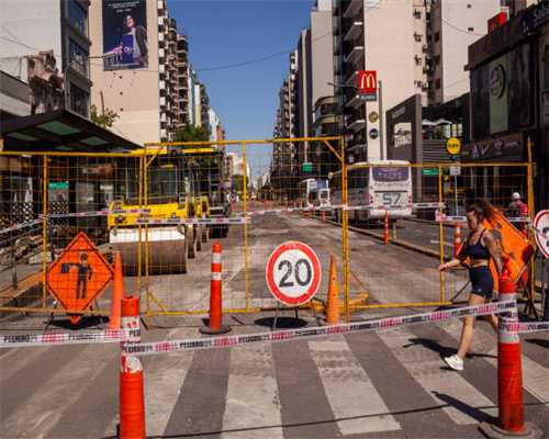 平岑高速路面：智慧施工筑坦途 质量监控保安全