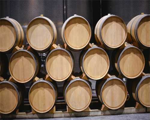 江西省宏兴选矿设备制造有限公司取得矿山大型球磨机全自动化加料小车侧板机构专利，大大增加了整体的稳定性和便捷程度